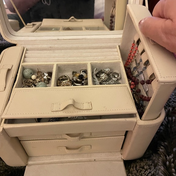A set of two Pottery Barn cream leather jewelry boxes. - Picture 7 of 15